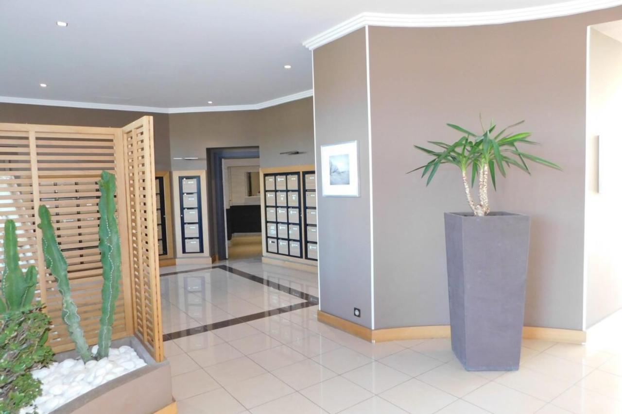 "T2 "Antibes Les Pins 3" Air Conditionned Sea View With Parking And Pool" Apartment Luaran gambar
